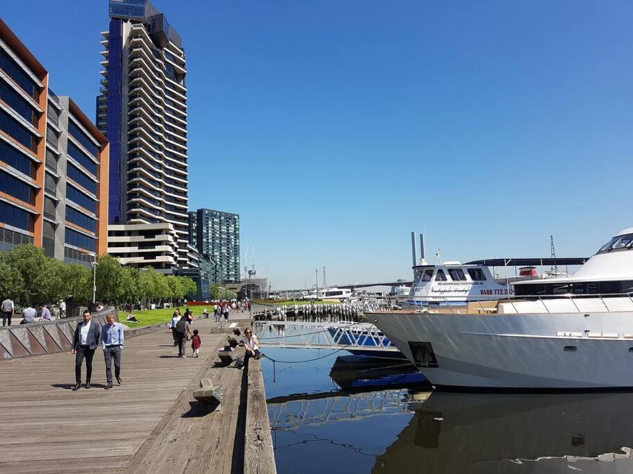 Melbourne Docklands Riverside Views Bagian luar foto