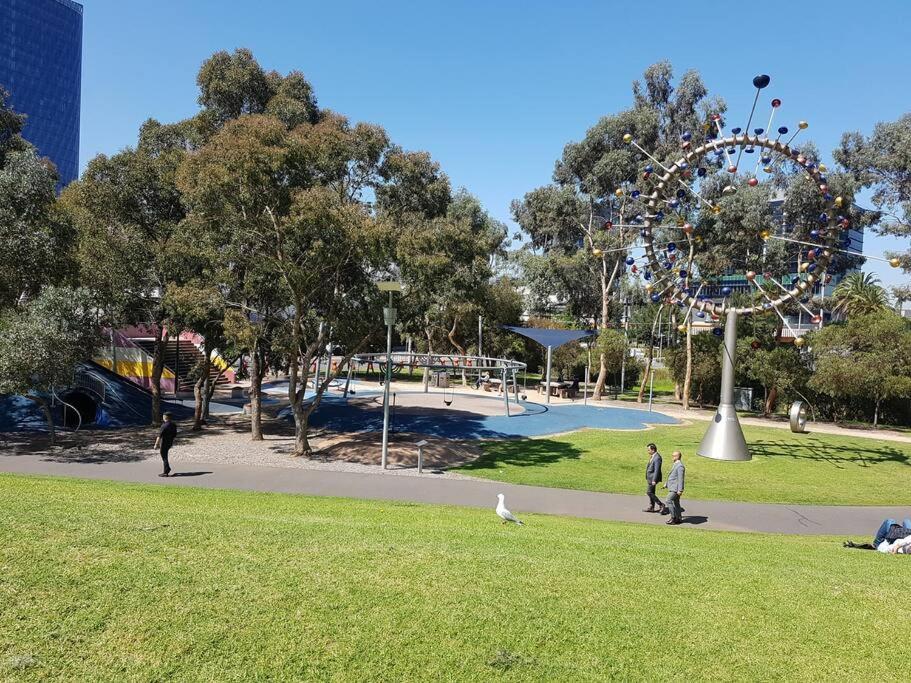 Melbourne Docklands Riverside Views Bagian luar foto