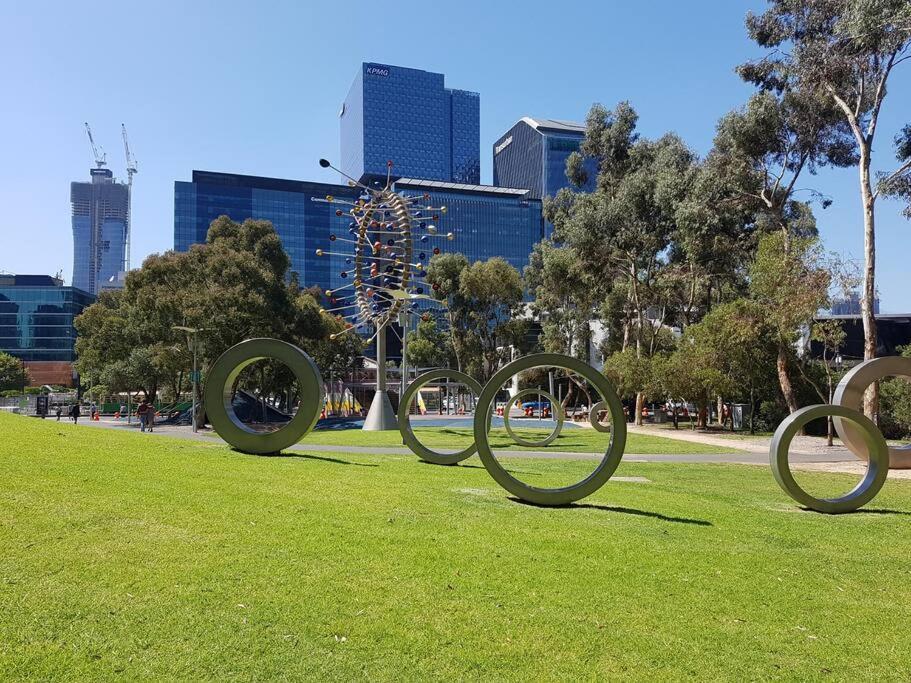 Melbourne Docklands Riverside Views Bagian luar foto