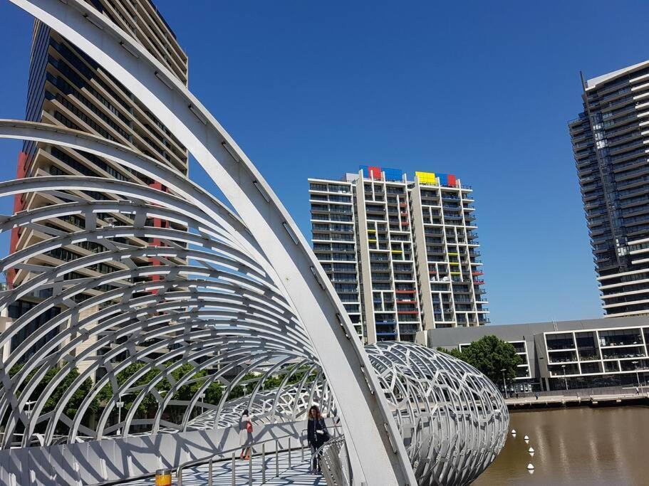 Melbourne Docklands Riverside Views Bagian luar foto
