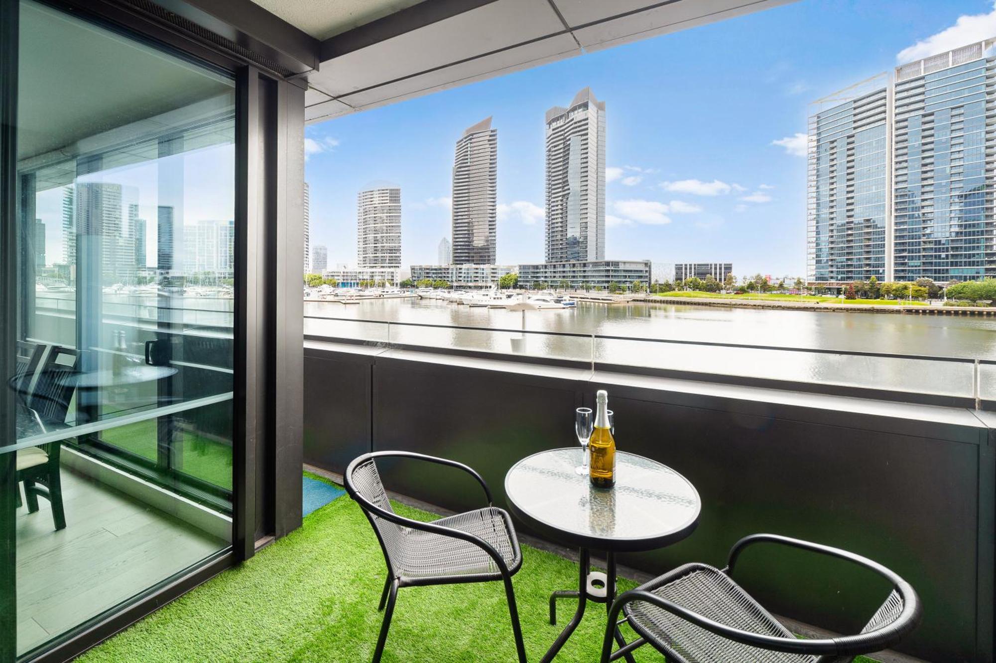 Melbourne Docklands Riverside Views Bagian luar foto